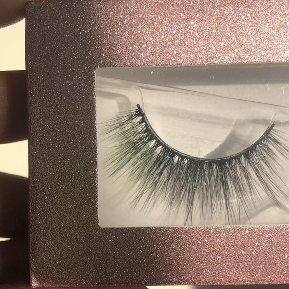 false eyelashes (aquamarine) - Picture 2 of 2